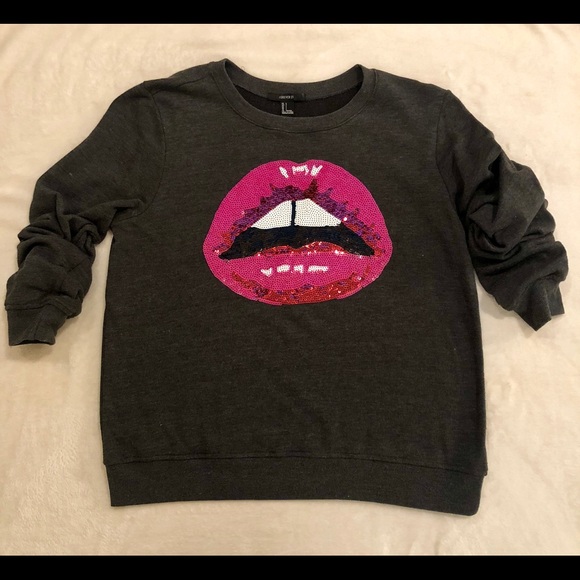 Forever 21 Sweaters - Forever 21 Sequin Lips sweatshirt 👄